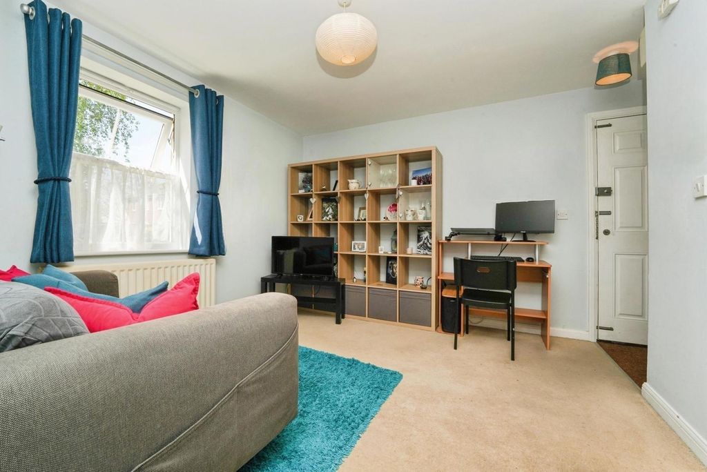 Property photo 3 of 9 Pbox-Img.Jpg