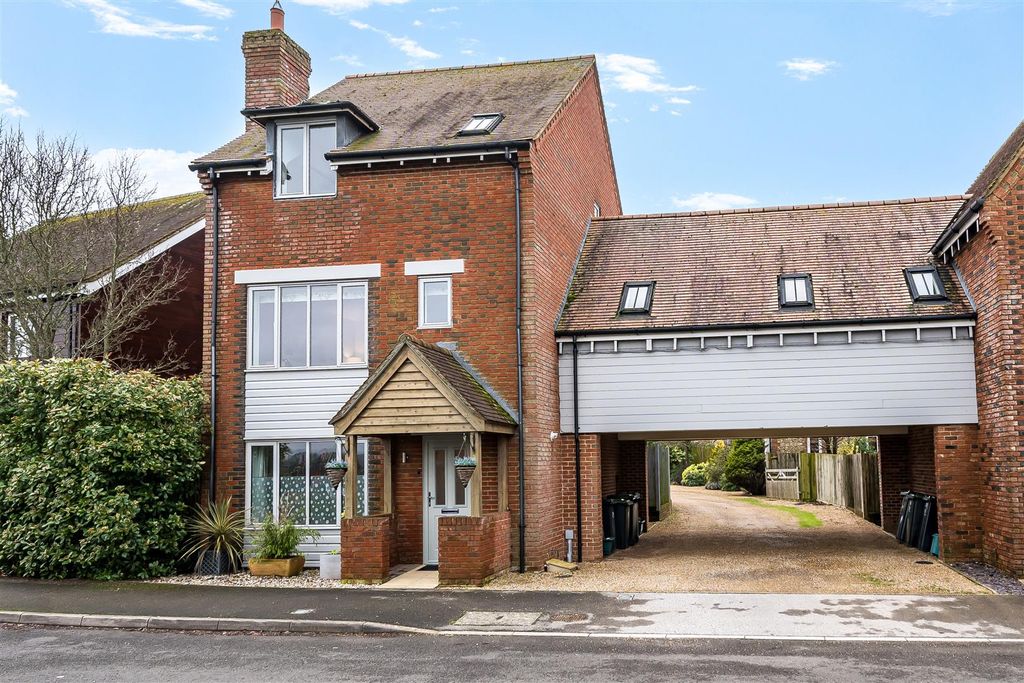 Property photo 1 of 20 Front Aspect