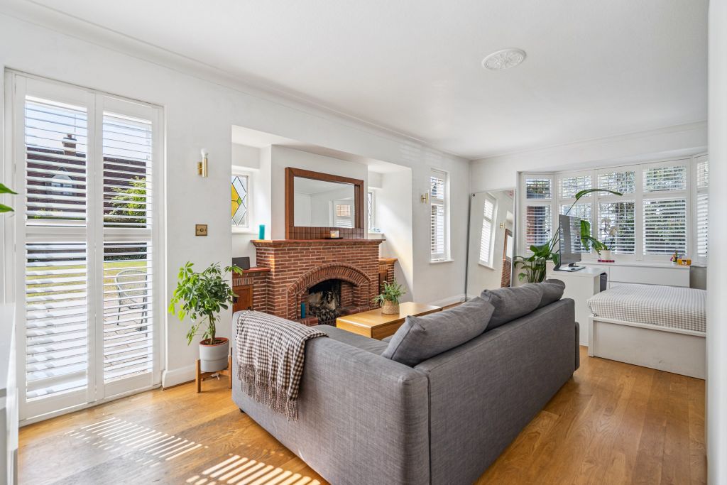 Property photo 2 of 23