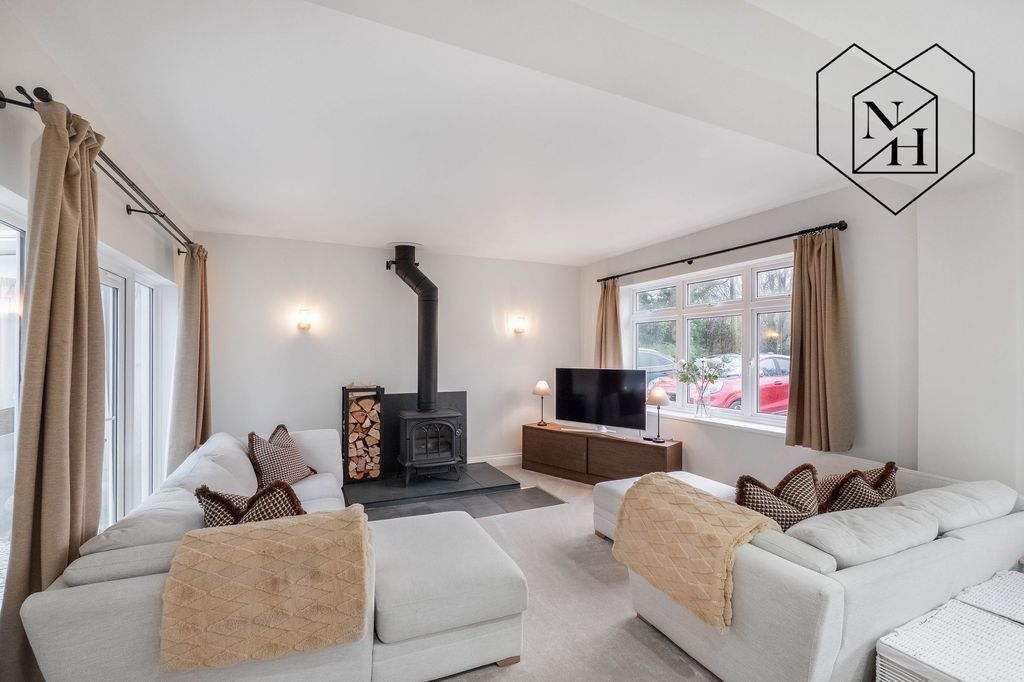 Property photo 3 of 28