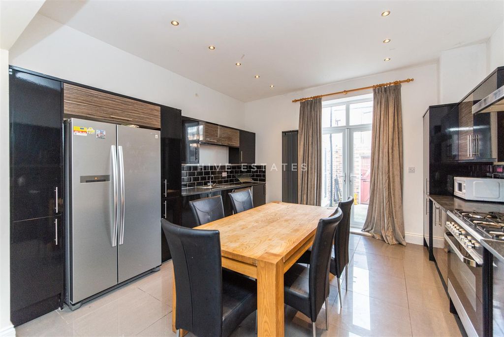 Property photo 1 of 39 Kitchen : Diner 46 Chester.Jpg