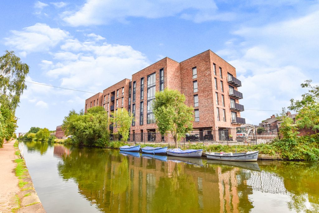 Property photo 2 of 8