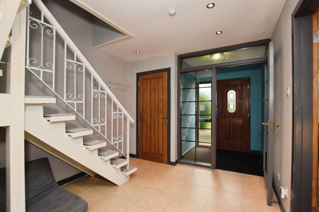 Property photo 3 of 22 Hallway