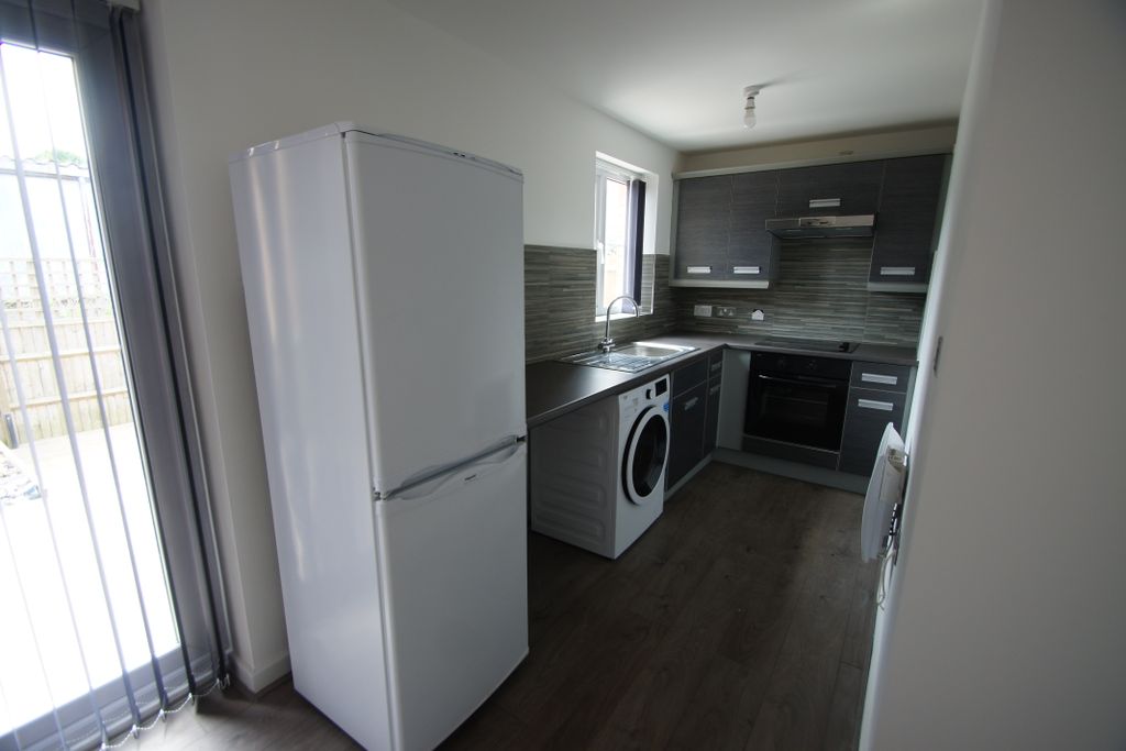 Property photo 2 of 7 Kitchen