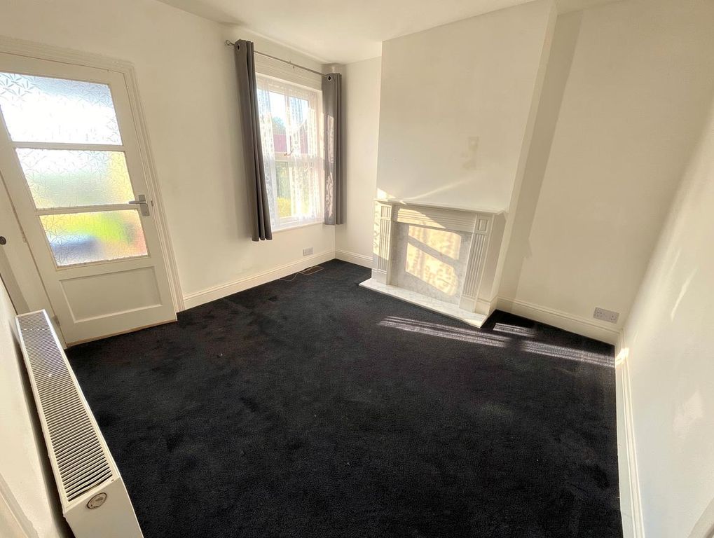 Property photo 3 of 9 Dining Room