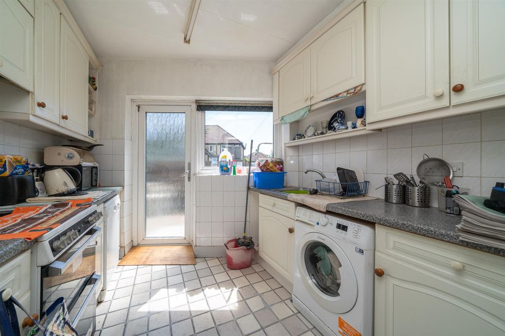 Property photo 3 of 21 Kitchen