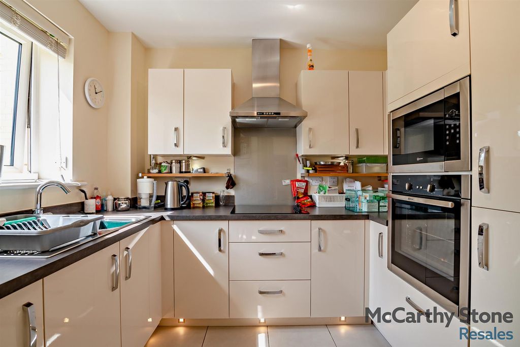 Property photo 3 of 10 8657867-Interior11-800.Jpg