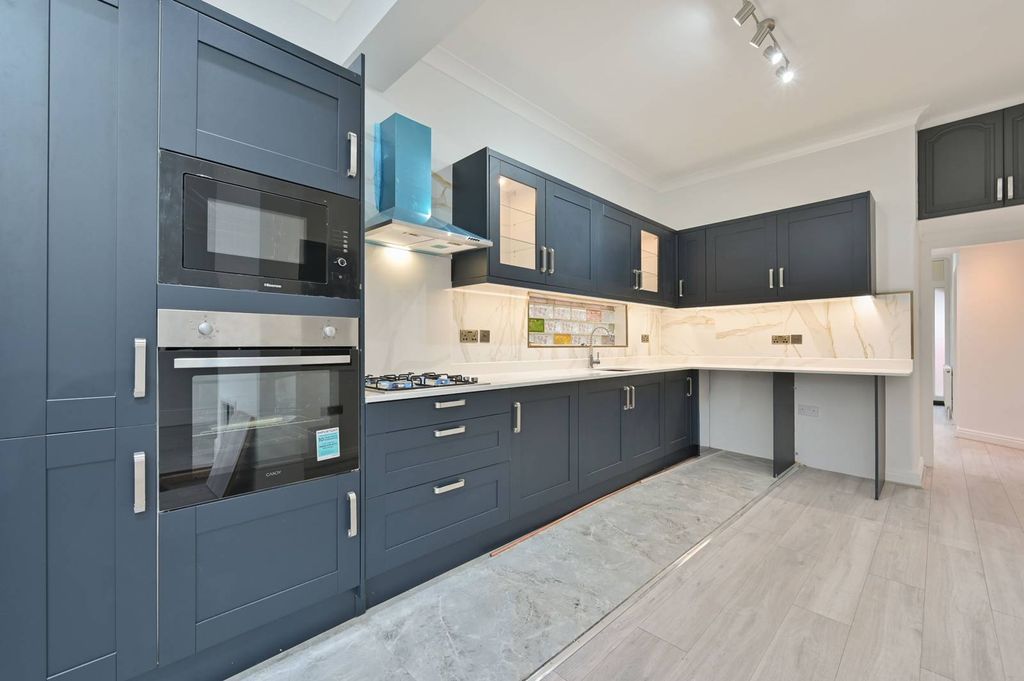 Property photo 3 of 24