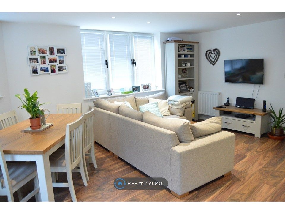 Property photo 1 of 11 Living Room