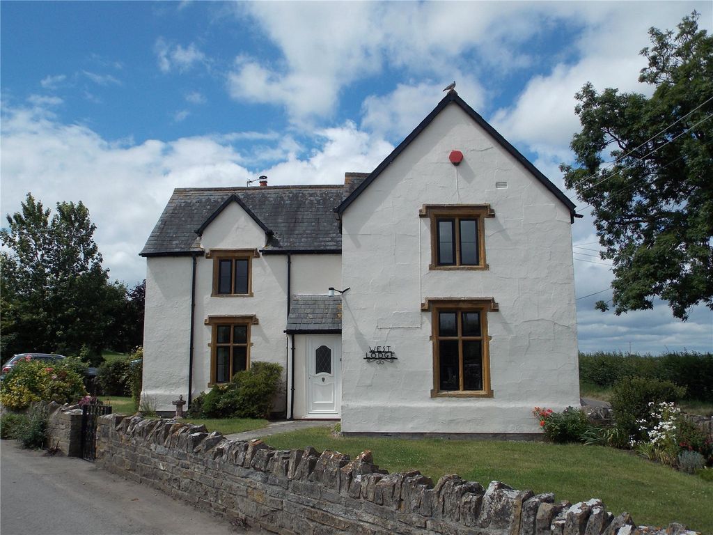 Property photo 1 of 2 Front