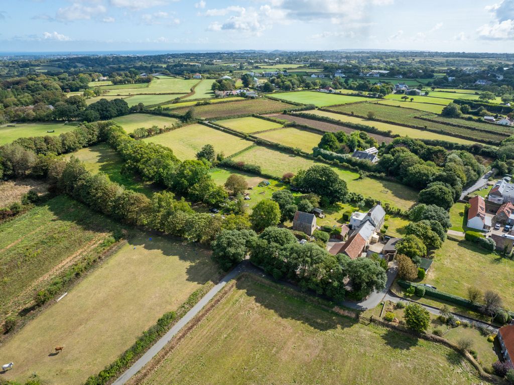 Property photo 1 of 33 Photo 0