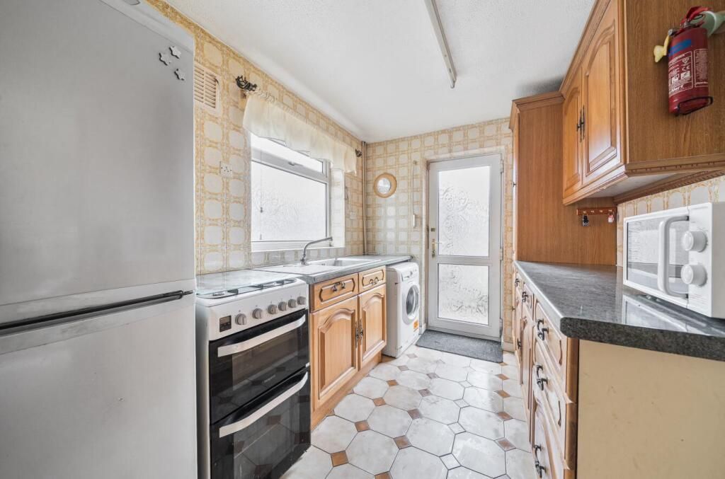 Property photo 3 of 16 Kitchen