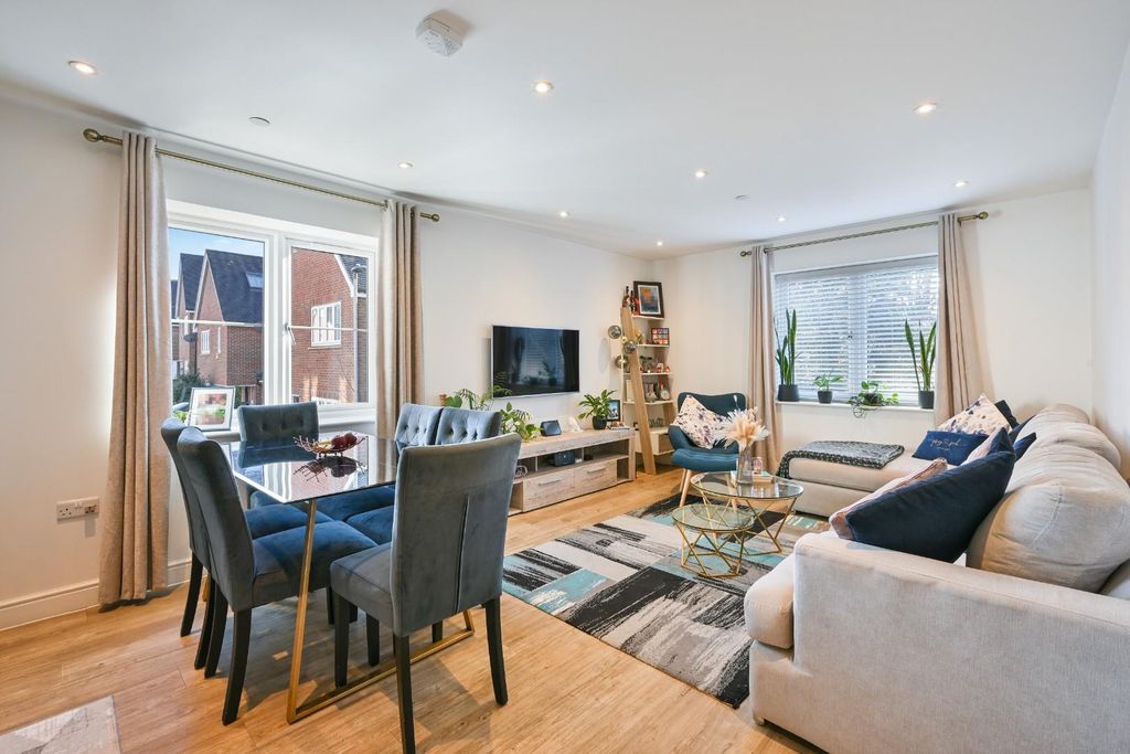 Property photo 2 of 14 Ceres Crescent