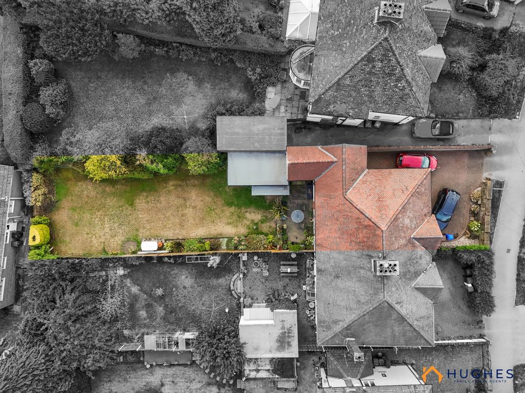 Property photo 2 of 32