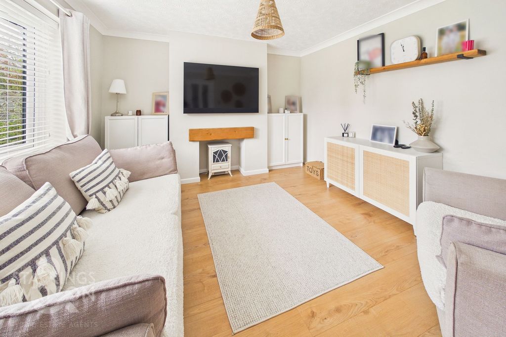 Property photo 2 of 26