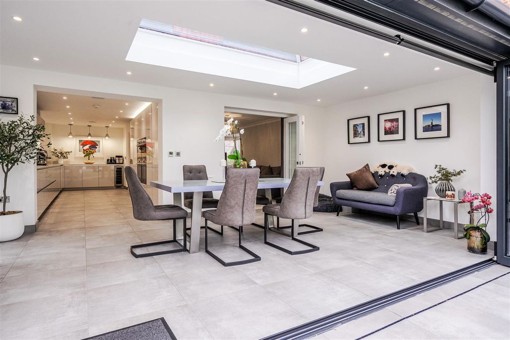 Property photo 3 of 36 Dining Room