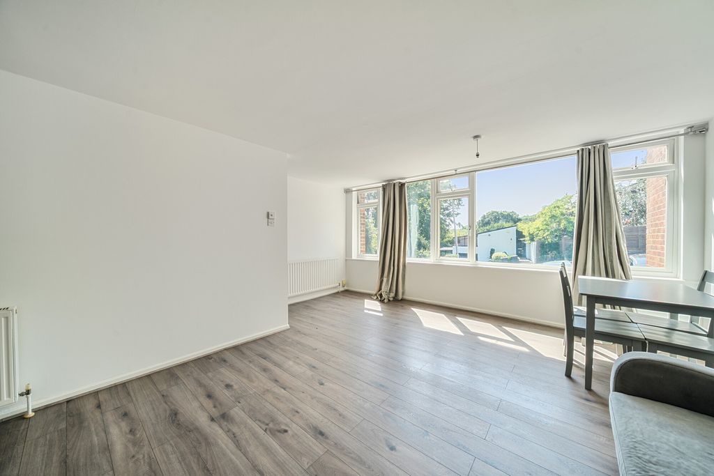 Property photo 3 of 25 1483098-11-6A3Bee...