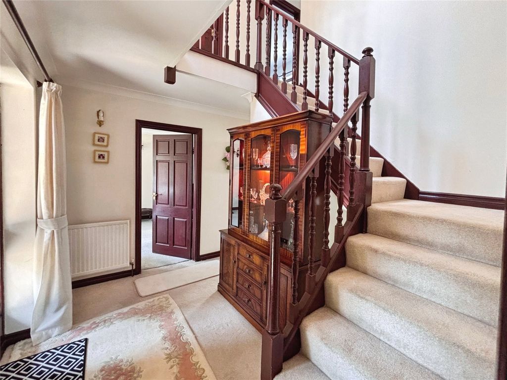 Property photo 2 of 28 Entrance Hall