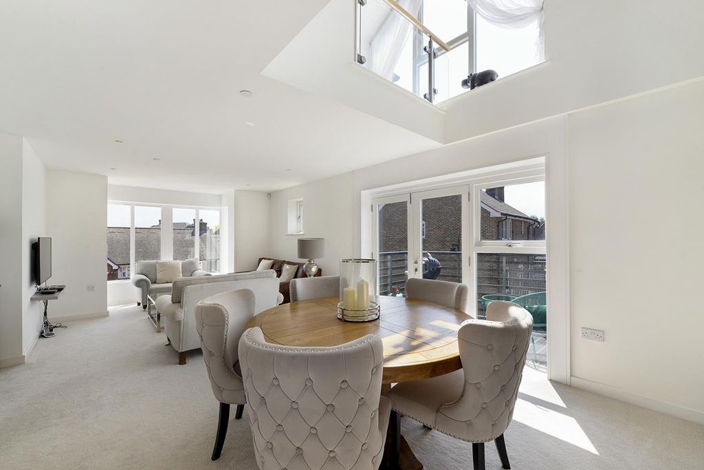 Property photo 2 of 16 Living Space