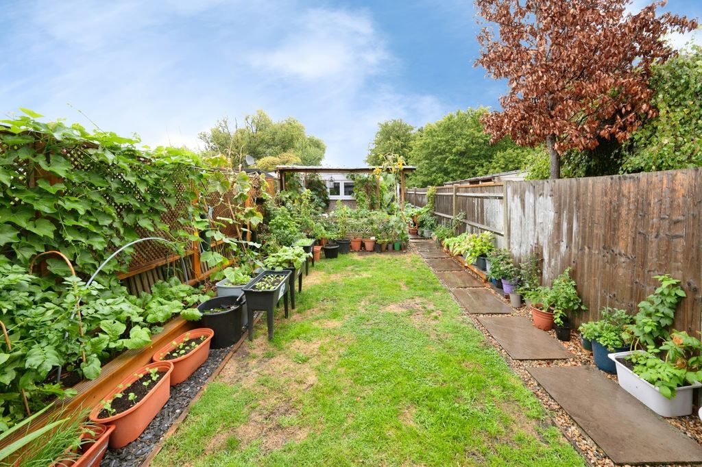 Property photo 3 of 13 Garden