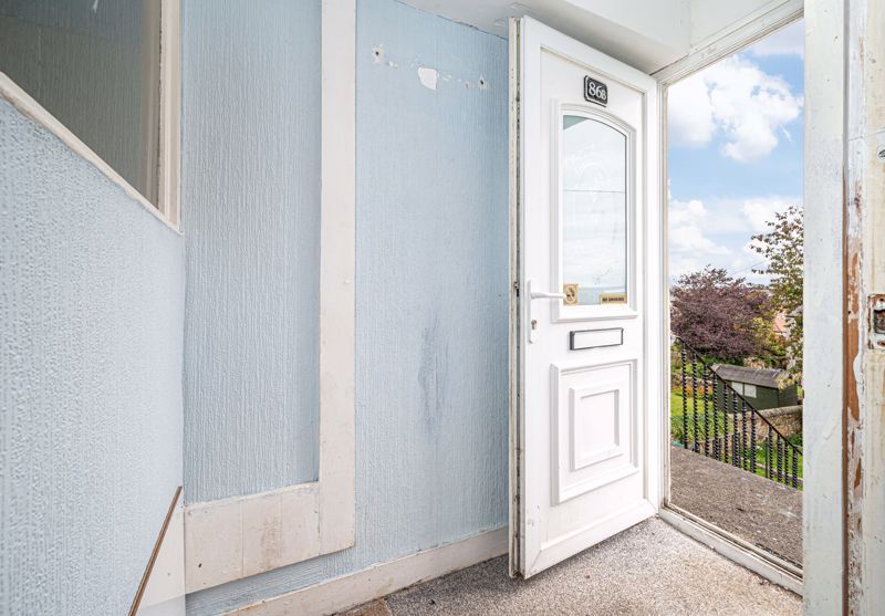 Property photo 3 of 16 Vestibule