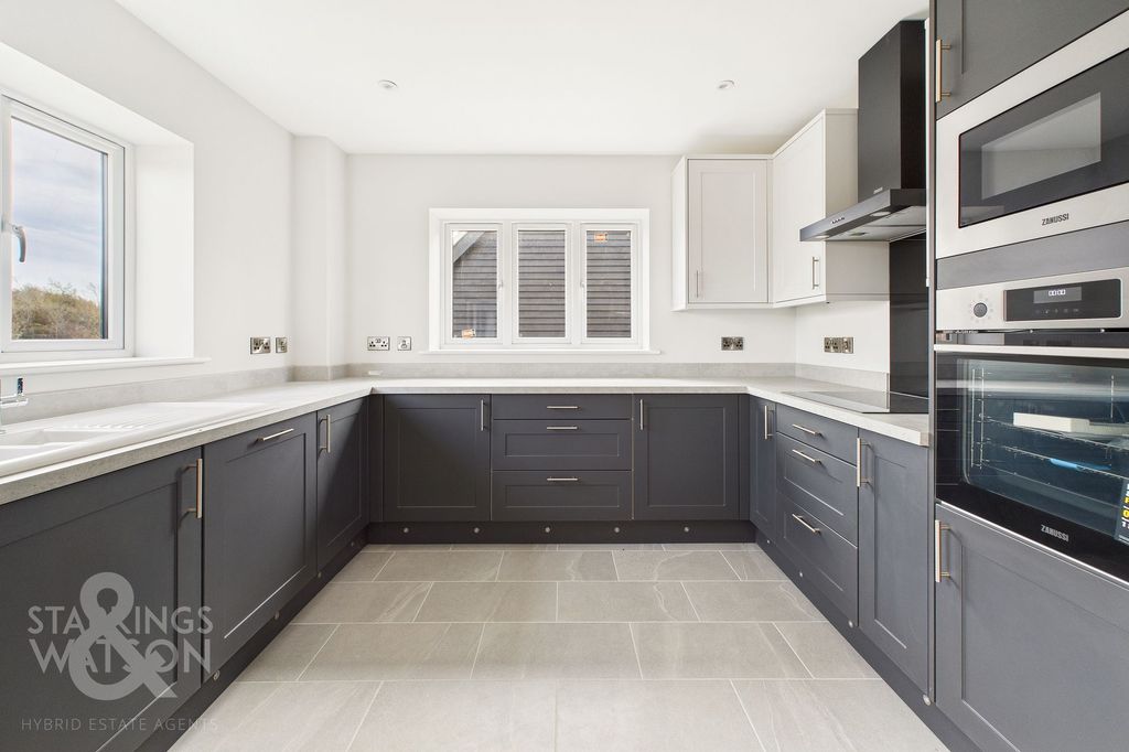 Property photo 3 of 23