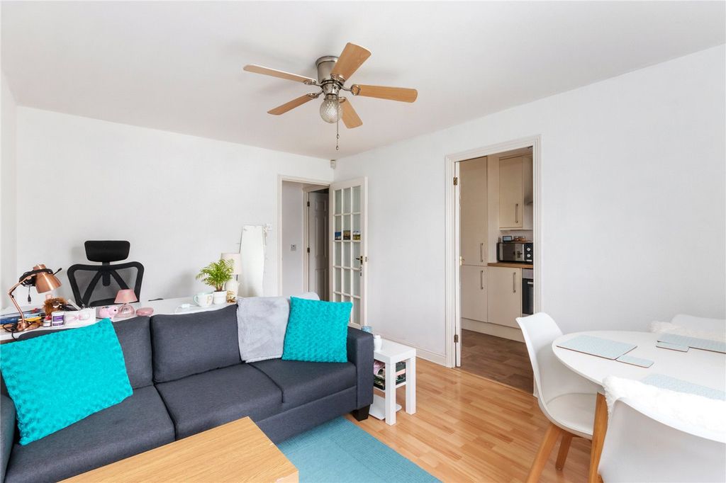 Property photo 3 of 8 Picture No. 11