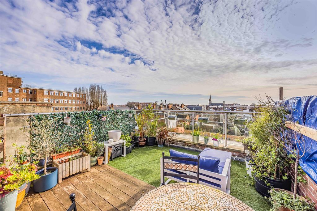 Property photo 1 of 23 Flat 9, 48-50, Elm Grove, Southsea-Small-Porticoma