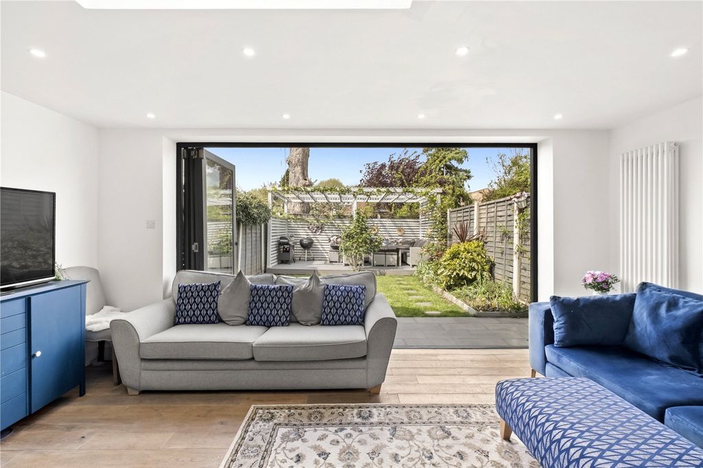 Property photo 2 of 10 Garden/Reception