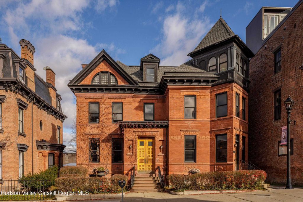 Property photo 1 of 31