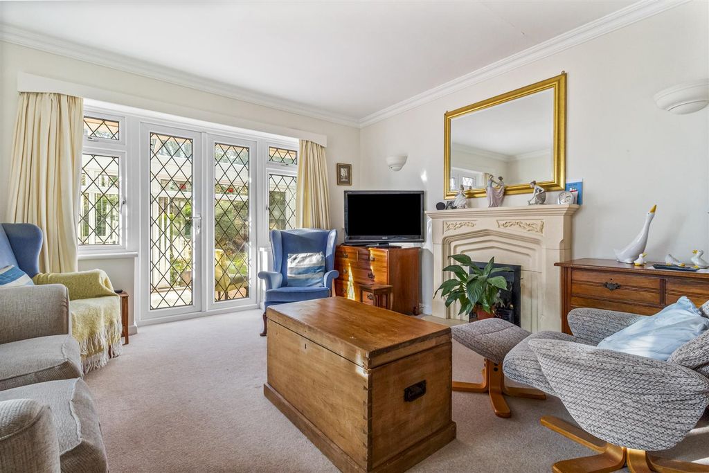 Property photo 3 of 29 5 Parklands Ave New-021.Jpg