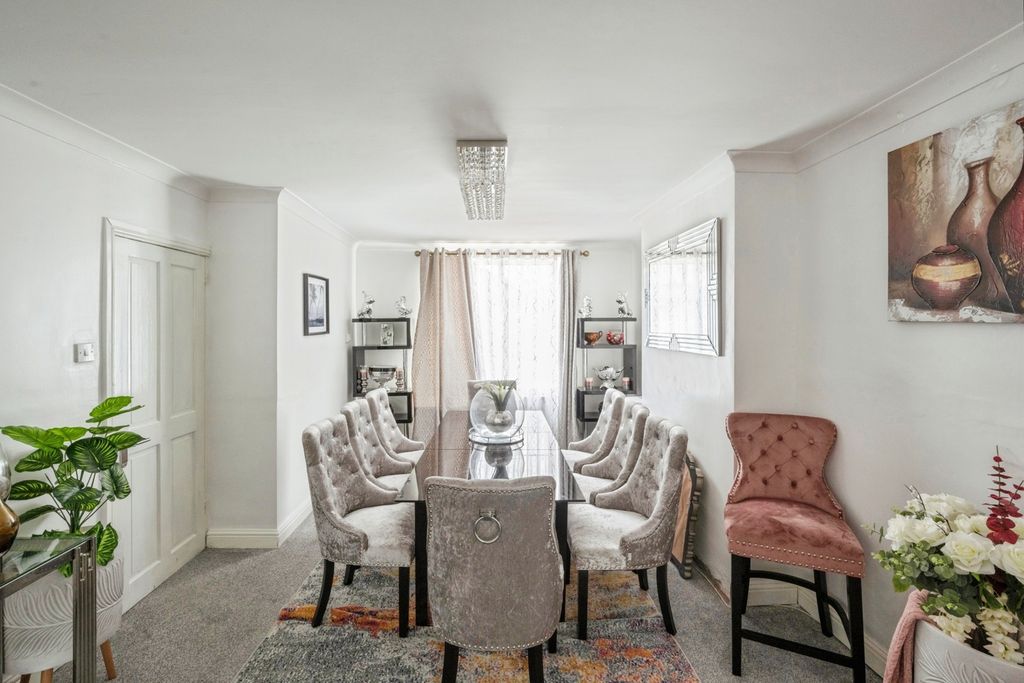 Property photo 2 of 16 Dining Room
