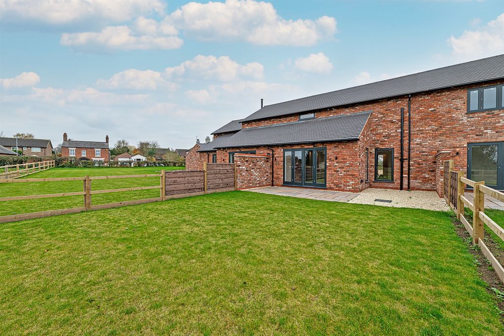 Property photo 1 of 18 (Main)