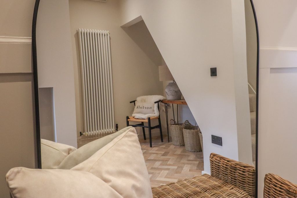 Property photo 2 of 21 4549381