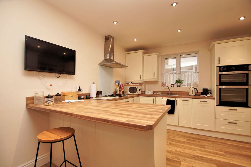 Property photo 2 of 24 Kitchen/ Diner