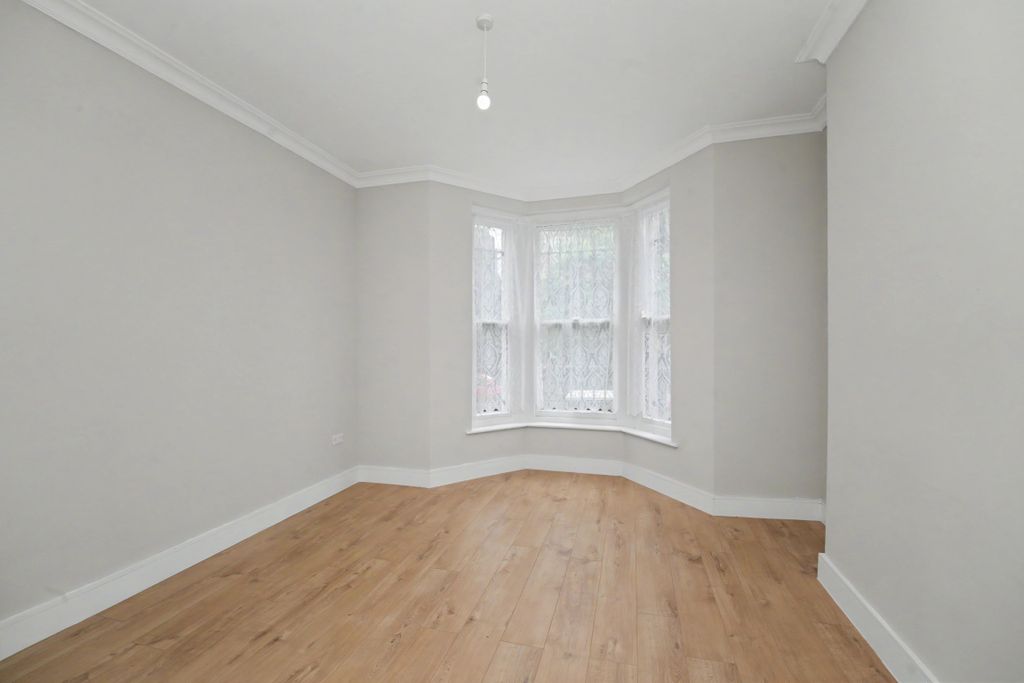 Property photo 2 of 28 54 Narford Road, Clapton, London E5 8rd