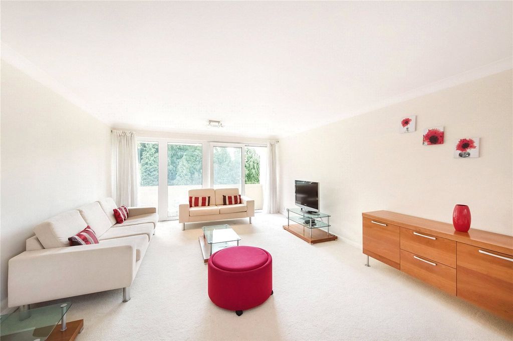 Property photo 1 of 13 Living Room
