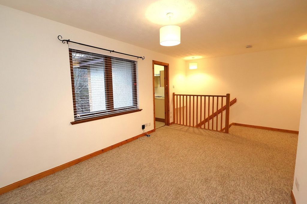Property photo 3 of 9 Lounge Additional