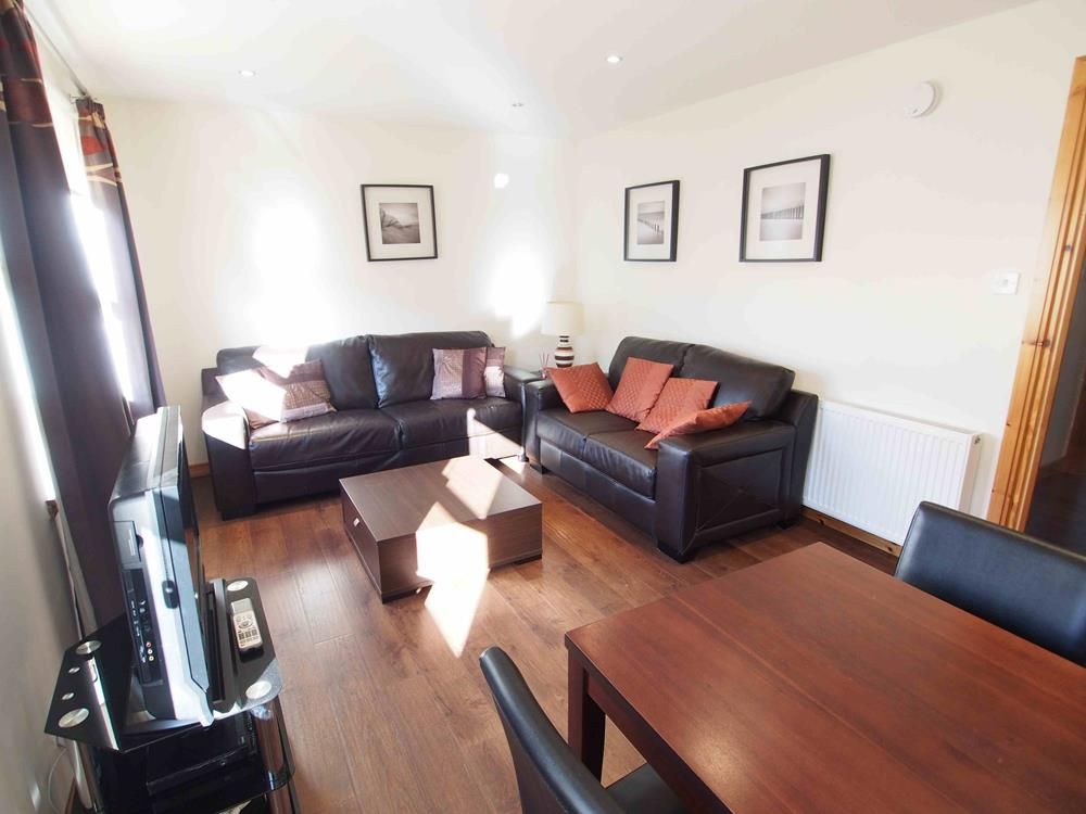 Property photo 3 of 14 Lounge