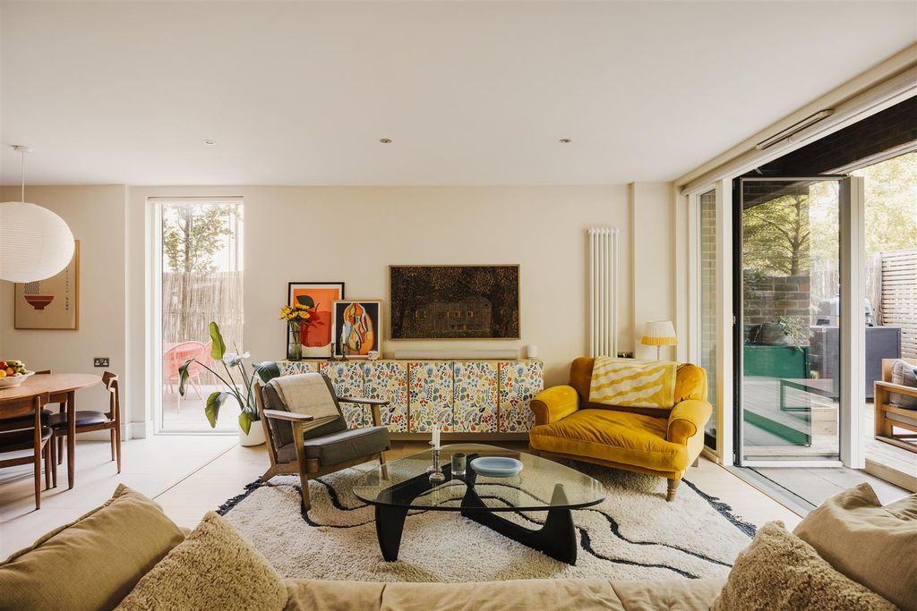 Property photo 1 of 42 Hebden Street, E2