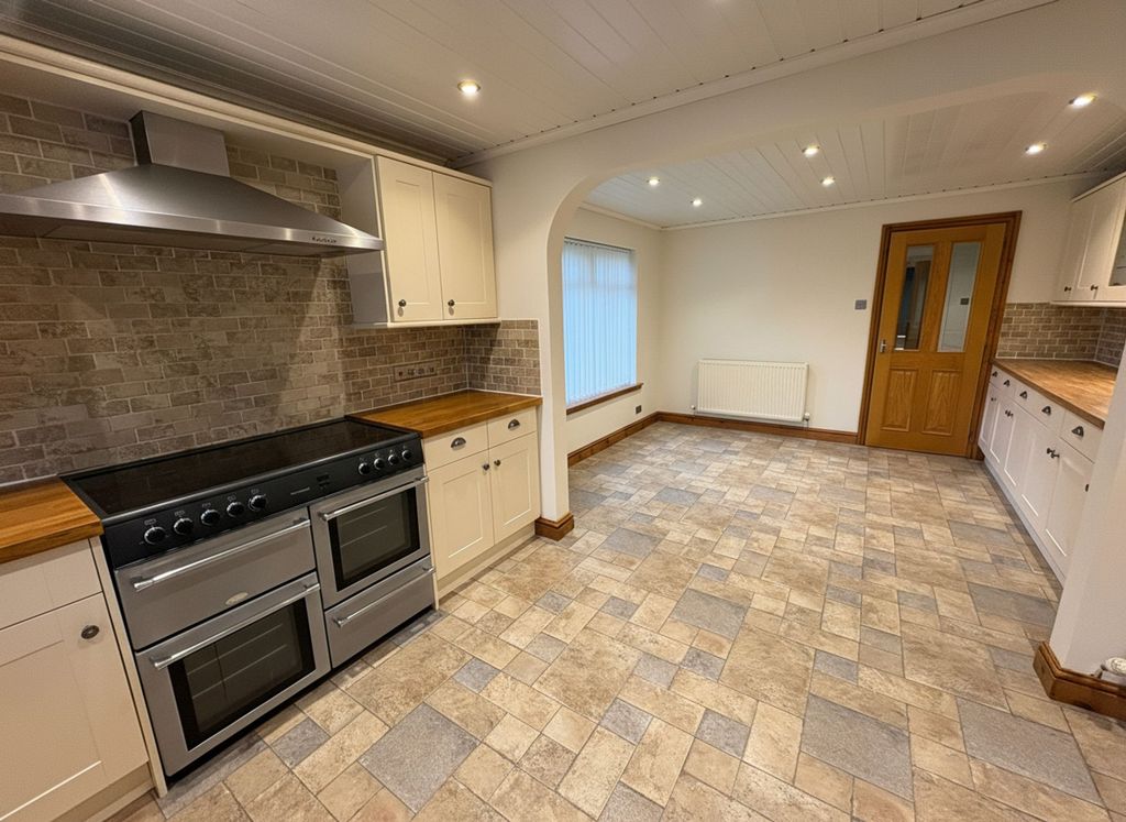 Property photo 2 of 30 Kitchen Diner