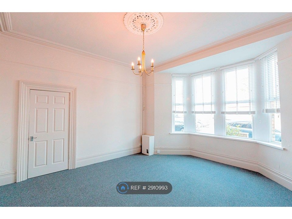 Property photo 2 of 7 Lounge/Bedroom - Grd Flr Front