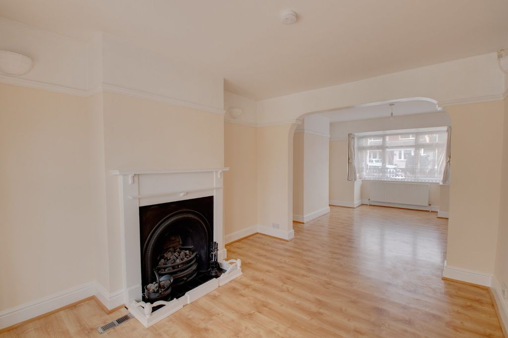 Property photo 2 of 17 Picture No. 15