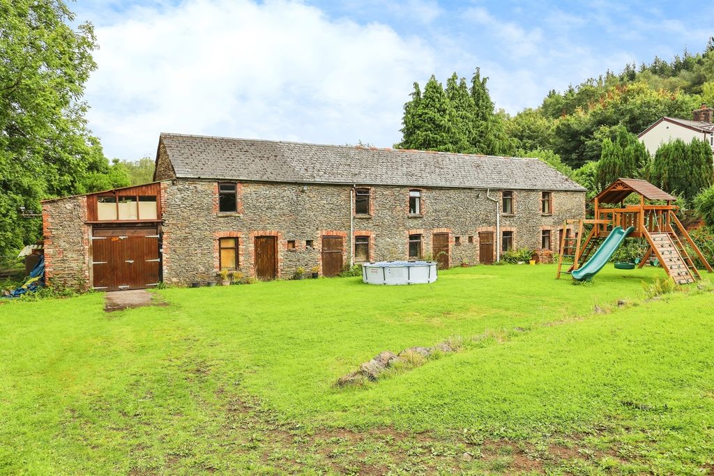 Property photo 2 of 34
