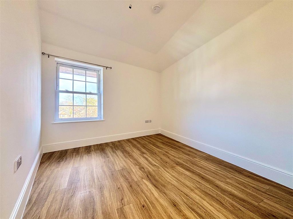 Property photo 2 of 10 Living/Dining Room