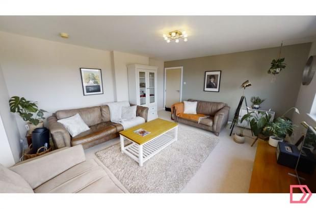 Property photo 3 of 10 Balmoral-House-Livin