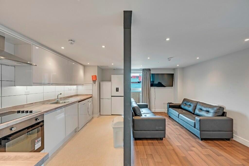 Property photo 1 of 15 A Modern And Inviting Open-Plan Living Area Featur...