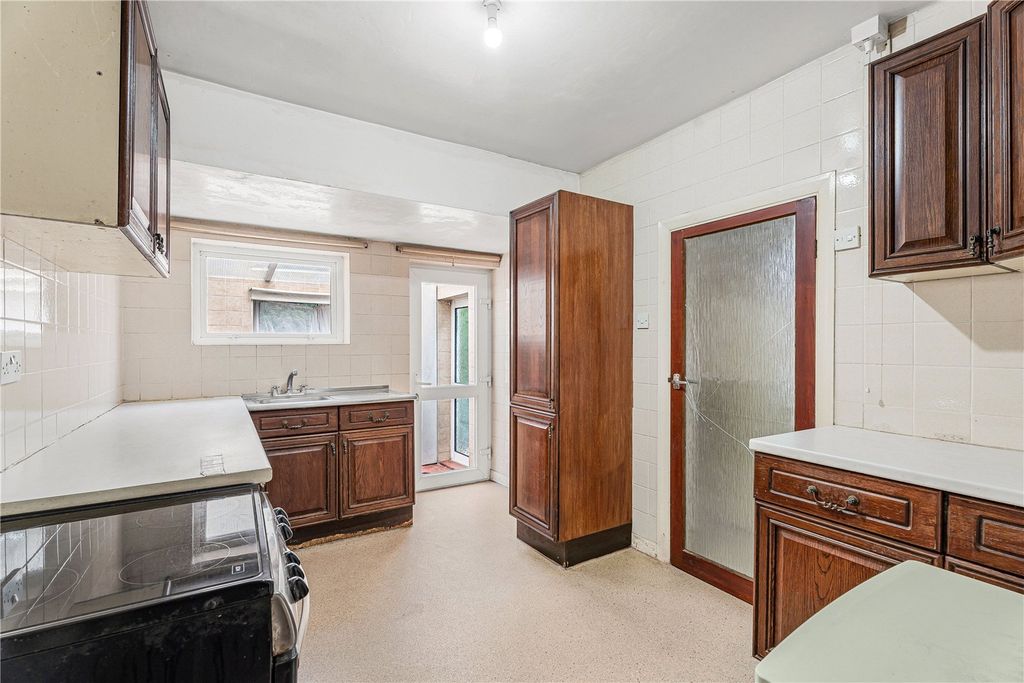 Property photo 3 of 19 Kitchen