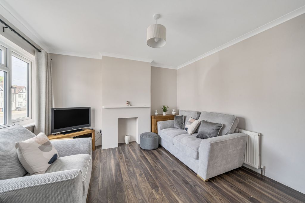 Property photo 2 of 23 1311990-10-685E77...