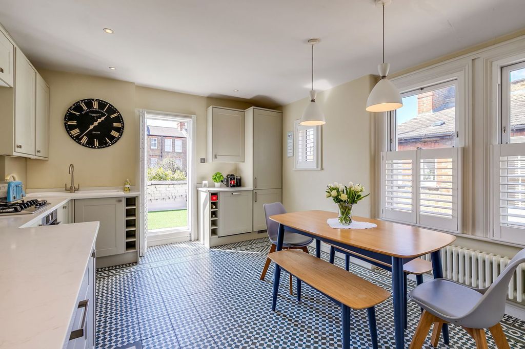 Property photo 3 of 23